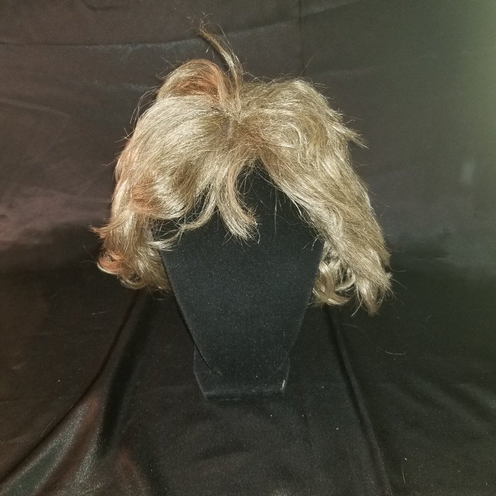 Wig - Picture 2 of 5